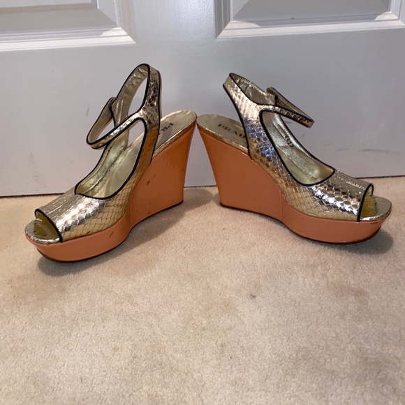 Prada gold sling back peep toe wedge with black trim size 7 - Picture 7 of 13